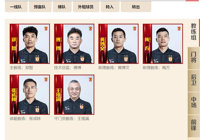 55岁的美国华裔移平易近秀莲（杨紫琼 饰）家庭事业两解体。在老爸爸生日年夜寿此日，除要禁止女儿（斯蒂芬妮·许 饰）暴走出柜、替无用丈夫（关继威 饰）擦屁股，还得往税务局向呆板年夜婶（杰米·李·柯蒂斯 饰）诠释不太妙的税务题目。才踏进年夜楼电梯，软烂丈夫竟摇身一变演起黑客使命，声 称本身是另外一个宇宙的版本，而秀莲也是万万宇宙里的此中一个。还来不及理解，险恶权势已在多元宇宙中舒展，世界行将扑灭，只有在这个宇宙里，“一无可取”的秀莲才能解救世界……